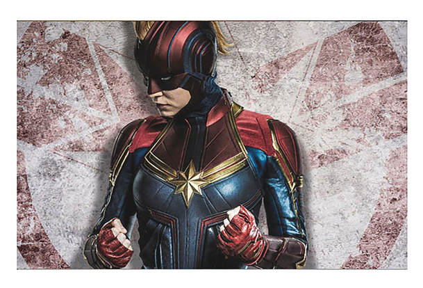 Captain Marvel: Nové obrázky s hrdinkou v klasické helmě | Fandíme filmu
