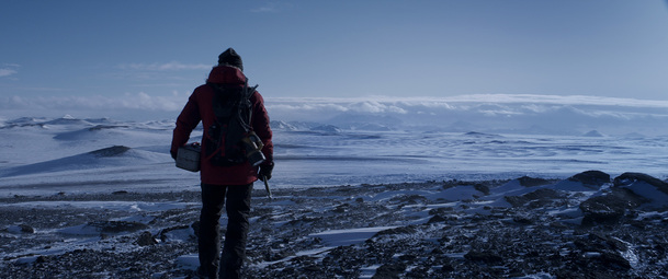 Arctic: Mads Mikkelsen bojuje v mrazivé Arktidě o holý život | Fandíme filmu