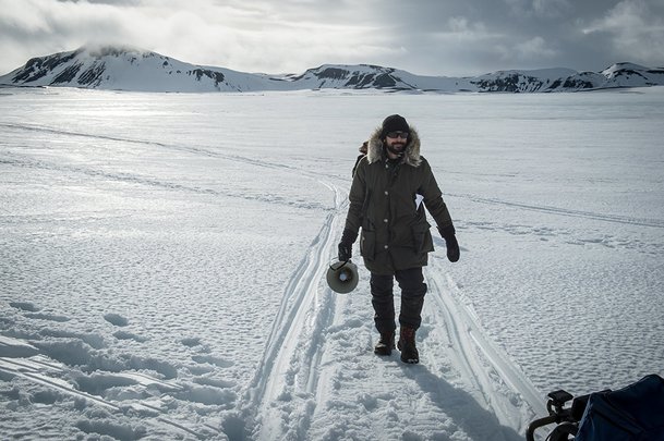 Arctic: Mads Mikkelsen bojuje v mrazivé Arktidě o holý život | Fandíme filmu