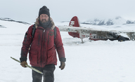 Arctic: Mads Mikkelsen bojuje v mrazivé Arktidě o holý život | Fandíme filmu