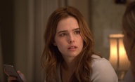 Juror #2: Poslední film Clinta Eastwooda doplnila Zoey Deutch | Fandíme filmu