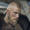 Zone 414: V blízké budoucnosti hledají detektiv s tváří Ragnara z Vikingů a umělá inteligence ztracenou dívku | Fandíme filmu