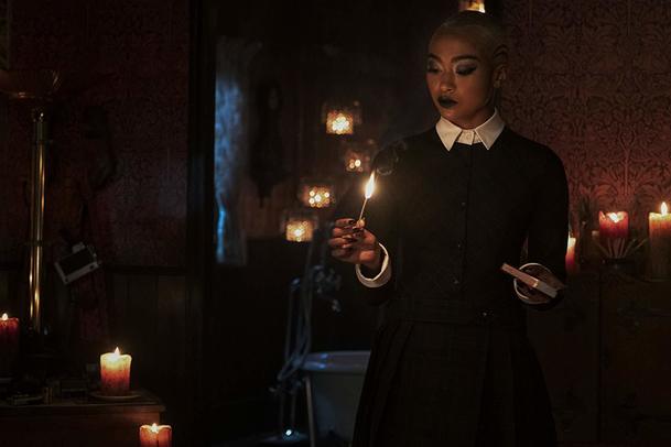 Chilling Adventures of Sabrina: Vánoční speciál přichází v prvním traileru | Fandíme serialům