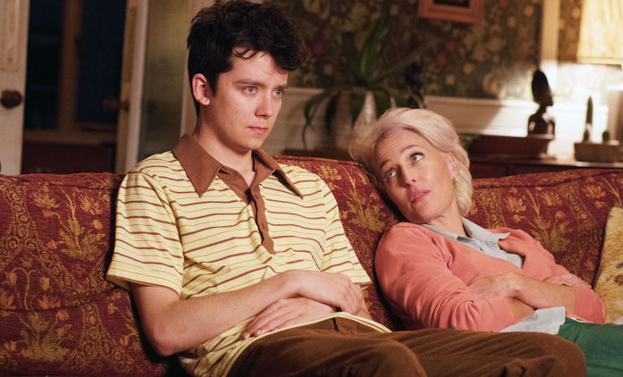 Sex Education: Gillian Anderson a Asa Butterfield na prvních fotkách | Fandíme seriálům