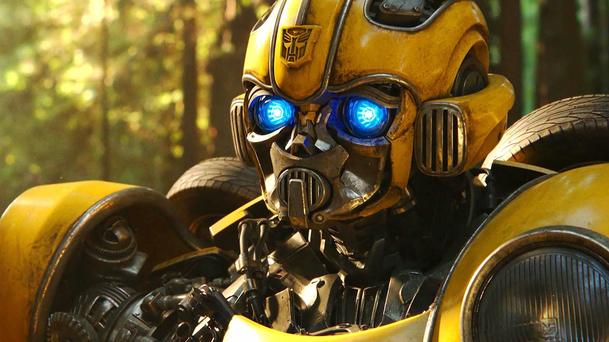 Bumblebee: Recenzenti mluví o nejlepším Transformers filmu | Fandíme filmu