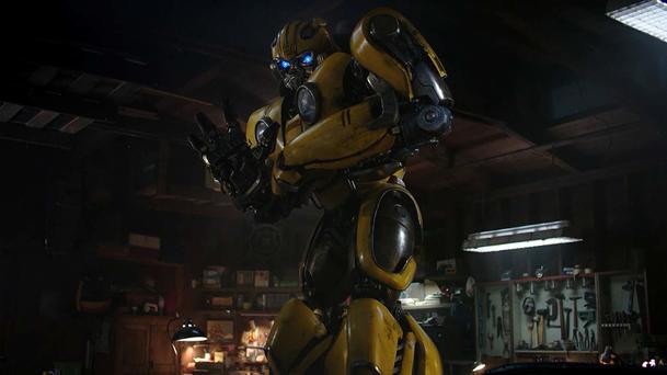 Bumblebee: Recenzenti mluví o nejlepším Transformers filmu | Fandíme filmu