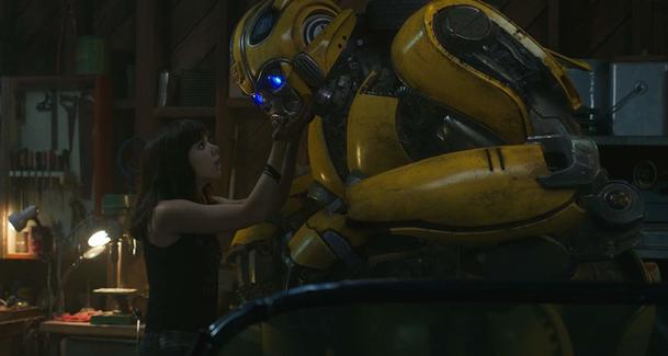 Bumblebee: Recenzenti mluví o nejlepším Transformers filmu | Fandíme filmu