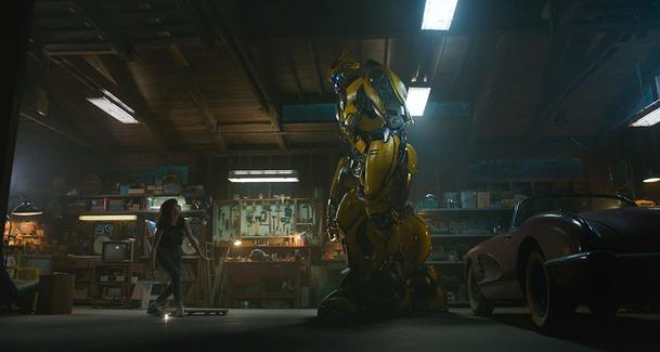 Bumblebee: Recenzenti mluví o nejlepším Transformers filmu | Fandíme filmu