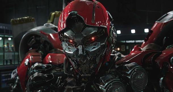 Bumblebee: Recenzenti mluví o nejlepším Transformers filmu | Fandíme filmu