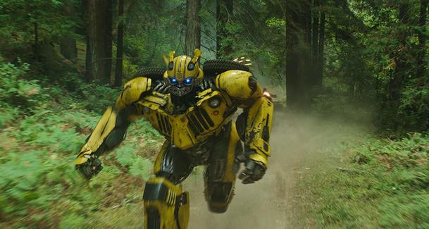 Bumblebee: Recenzenti mluví o nejlepším Transformers filmu | Fandíme filmu