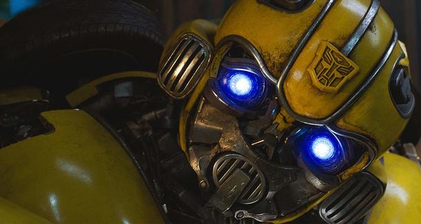 Bumblebee: Recenzenti mluví o nejlepším Transformers filmu | Fandíme filmu