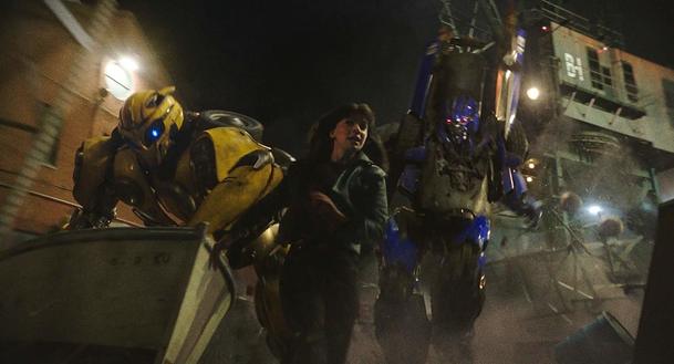 Bumblebee: Recenzenti mluví o nejlepším Transformers filmu | Fandíme filmu