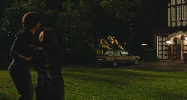 Bumblebee: Recenzenti mluví o nejlepším Transformers filmu | Fandíme filmu