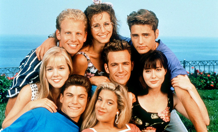 Beverly Hills 90210: Upoutávka na "oživený" seriál hraje na nostalgickou notu | Fandíme seriálům