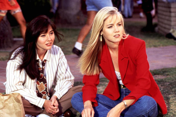 Beverly Hills 90210: Chystá se revival, jak dnes vypadají hlavní hvězdy? | Fandíme serialům