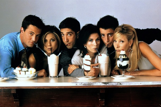 Přátelé: Kolik kávy oblíbená partička během deseti sérii vypila? | Fandíme serialům