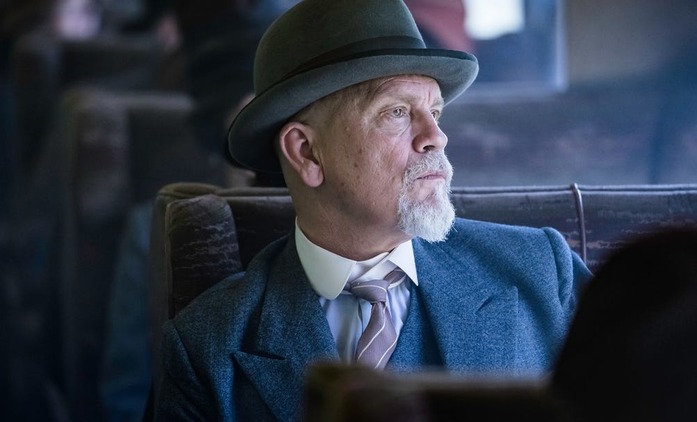 Vraždy podle abecedy: John Malkovich jako Hercule Poirot v prvním traileru | Fandíme seriálům