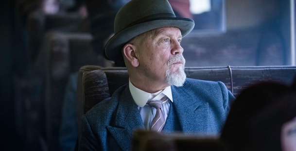 Vraždy podle abecedy: John Malkovich jako Hercule Poirot v prvním traileru | Fandíme serialům