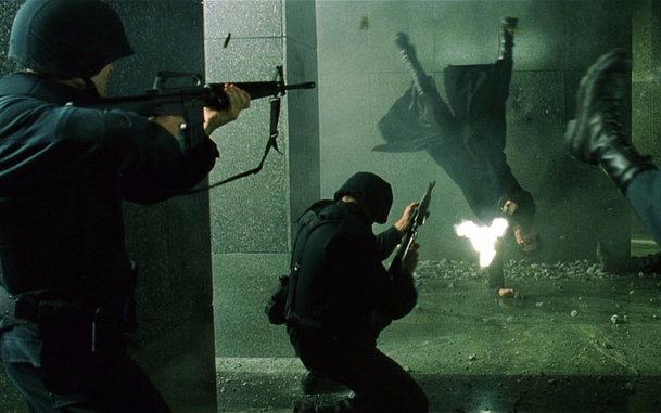 Matrix 4: Je původní trilogie v rámci nového dílu jen zábava, kterou noví hrdinové znají z obrazovek? | Fandíme filmu