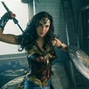 DC: Krása okamžiku pohledem Claye Enose | Fandíme filmu