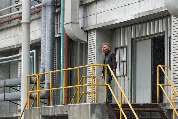 Živí mrtví: Dwight končí! Přesouvá se do spin-offu | Fandíme serialům