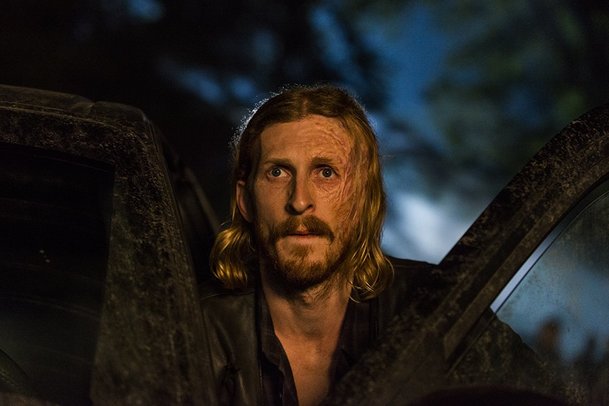Živí mrtví: Dwight končí! Přesouvá se do spin-offu | Fandíme serialům