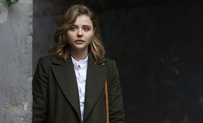 Greta: Chloë Grace Moretz má hodně netradičního stalkera | Fandíme filmu