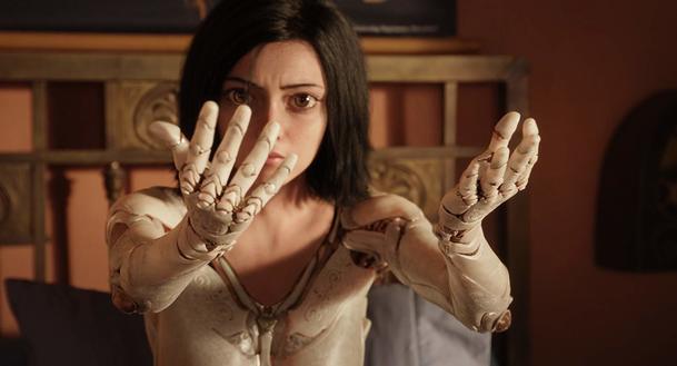 Recenze: Alita: Bojový Anděl - Stará Cameronova láska ještě nezrezavěla | Fandíme filmu