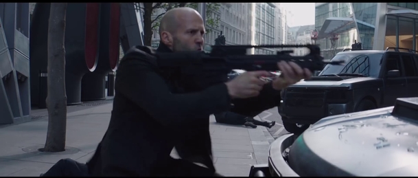 Hobbs & Shaw: The Rock bez Vina Diesela je v prvním traileru ještě zběsilejší | Fandíme filmu