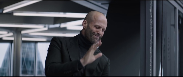 Hobbs & Shaw: The Rock bez Vina Diesela je v prvním traileru ještě zběsilejší | Fandíme filmu