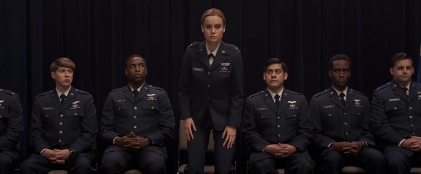 Captain Marvel sráží letadla pěstí z oblohy v nové Super Bowl upoutávce | Fandíme filmu