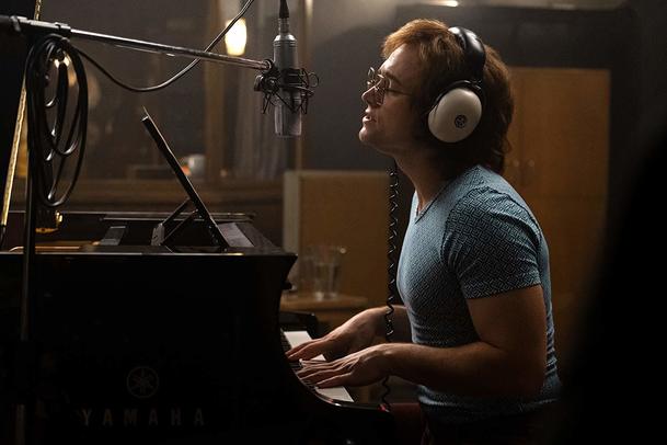 Rocketman: Nový trailer představuje celkové uchopení filmu | Fandíme filmu