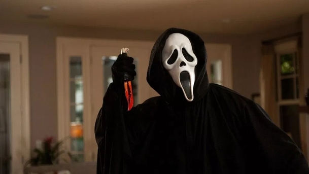 Vřískot: Další celovečerní film s legendární zabijáckou maskou už se chystá | Fandíme filmu