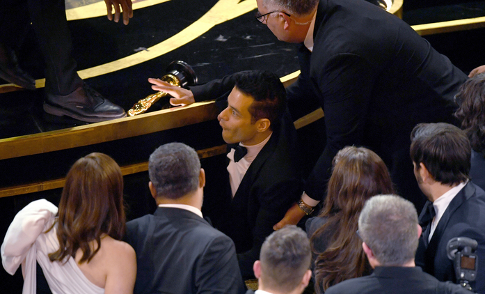 Rami Malek na Oscarech spadl z pódia a skončil v péči zdravotníků | Fandíme filmu
