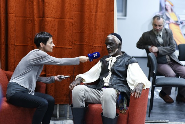 Zkáza Dejvického divadla: PŘEDPREMIÉROVÁ recenze z kinomaratonu | Fandíme serialům
