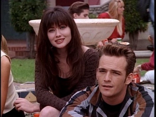 Beverly Hills 90210: Shannen Doherty měla s Lukem Perrym plány na vlastní projekt | Fandíme serialům