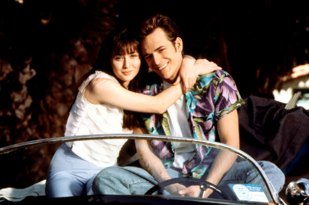 Beverly Hills 90210: Shannen Doherty měla s Lukem Perrym plány na vlastní projekt | Fandíme serialům