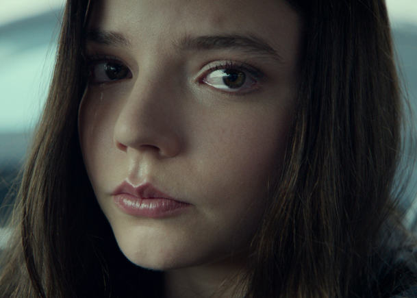 The Queen’s Gambit: Anya Taylor-Joy v novince od autora Logana | Fandíme serialům