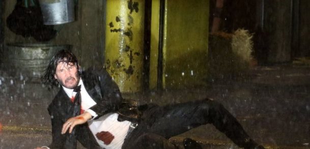 John Wick 3: Halle Berry si během příprav na akční scény zlomila tři žebra | Fandíme filmu