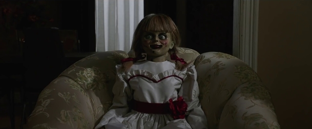 Annabelle 3: První trailer nás bere do skladu plného hororových artefaktů | Fandíme filmu