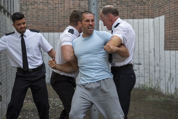 Avengement: Scott Adkins utíká z vězení, aby se tvrdě pomstil. Koukněte na trailer | Fandíme filmu