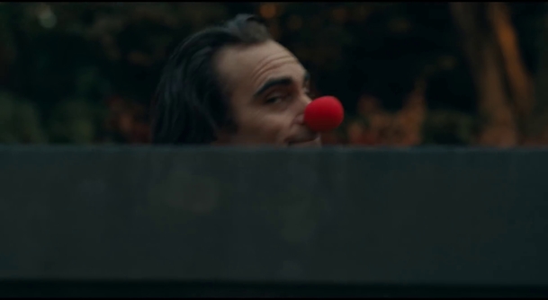 Joker: První trailer skutečně slibuje osobní psychologické drama | Fandíme filmu