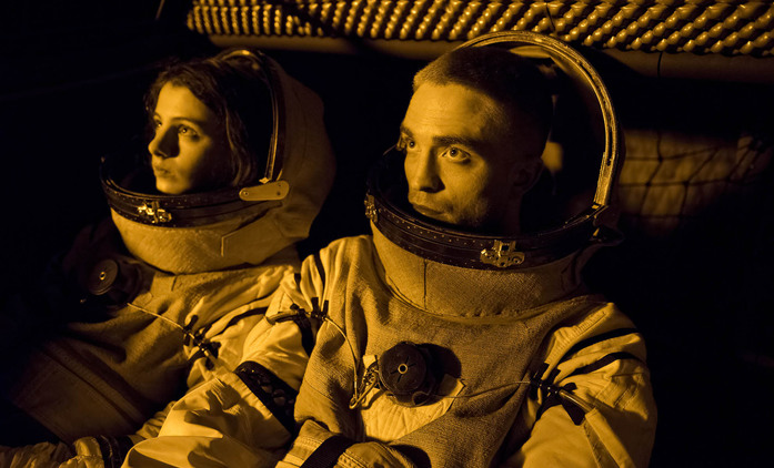 Recenze: High Life - Robert Pattinson míří vstříc černým dírám ve filosofické pecce | Fandíme filmu