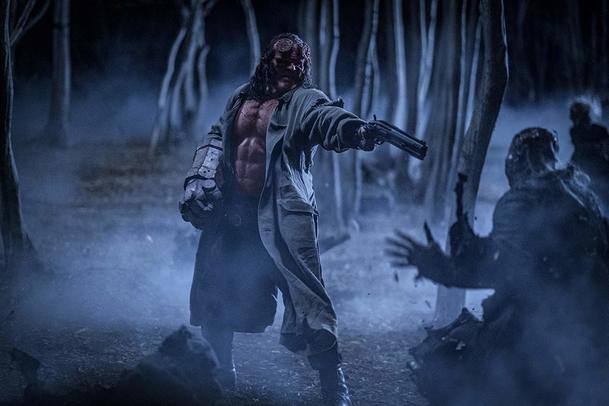 Hellboy: "Je to k*revsky zábavné", reaguje na drsné kritiky Milla Jovovich | Fandíme filmu