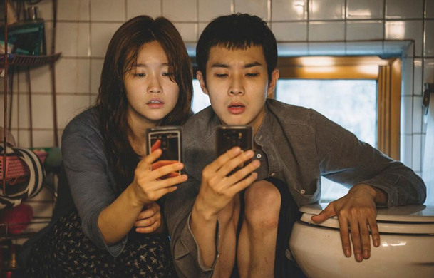 Parasite: Korejský mistr Bong Joon-ho představuje v traileru svou mrazivou krimi novinku | Fandíme filmu