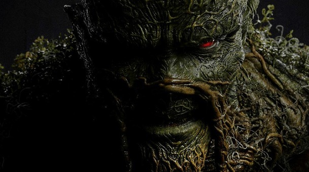 Swamp Thing: První trailer láká na děsivou podívanou | Fandíme serialům