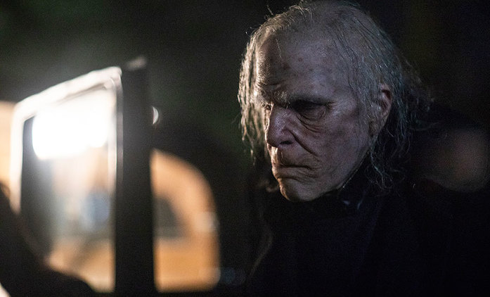 NOS4A2: K nepoznání nalíčený Zachary Quinto jako sériový vrah v hororovém seriálu | Fandíme seriálům