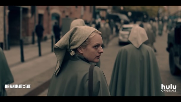 The Testaments: Na kdy se plánuje pokračování Příběhu služebnice | Fandíme serialům