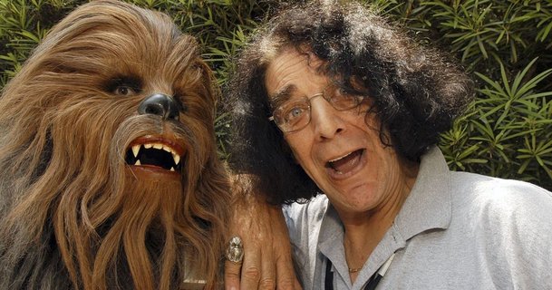 Zemřel Peter Mayhew, představitel Chewbaccy (1944-2019) | Fandíme filmu