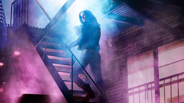 Jessica Jones: 3. řada se blíží, připomíná první plakát | Fandíme serialům